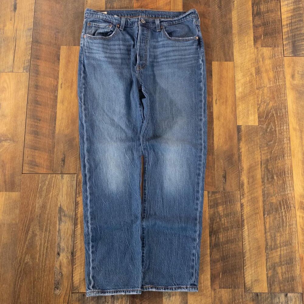 Levi’s Premium 501 Women’s Jeans W33 L30 Medium Wash Straight Leg Big E